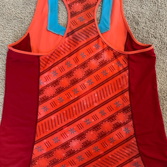 Crowned Athletics Wayfinder Moana Flow Tank Top - XXL - Great Condition - Picture 2 of 6